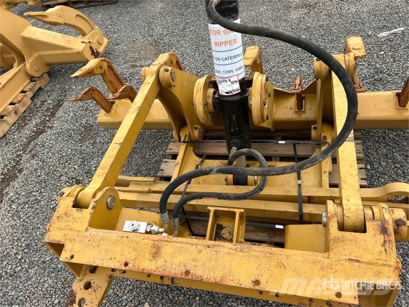 90 in Motor Grader Ripper - Fits Cat 12H, 120H, 13 Строителство - Други