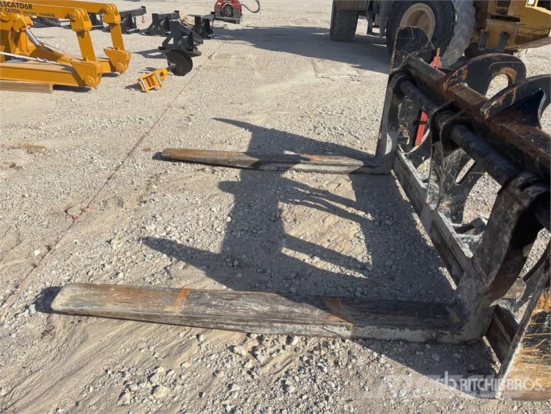 96 in Wheel Loader Forks - Fits Cat 950M Garfos