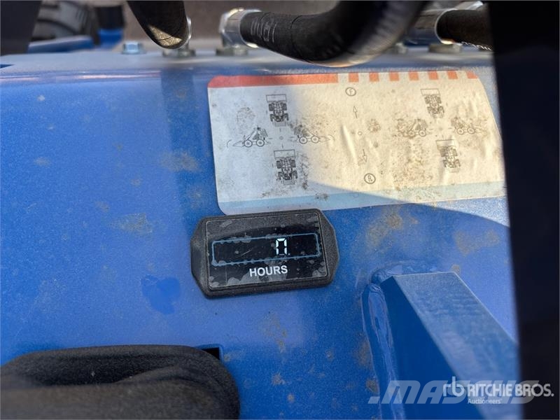 AGT MX-MRW14 Mini Skid Steer Loader (Unused) スキッドステアローダー