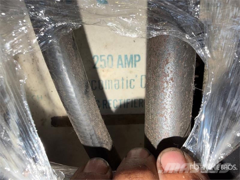 Airco 250 A Mobile Electric Welder Зварювальні апарати