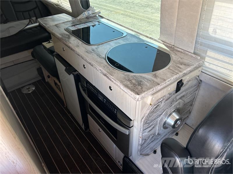 Airstream Interstate 24 GL 9 Passenger Van Carrinhas de caixa fechada