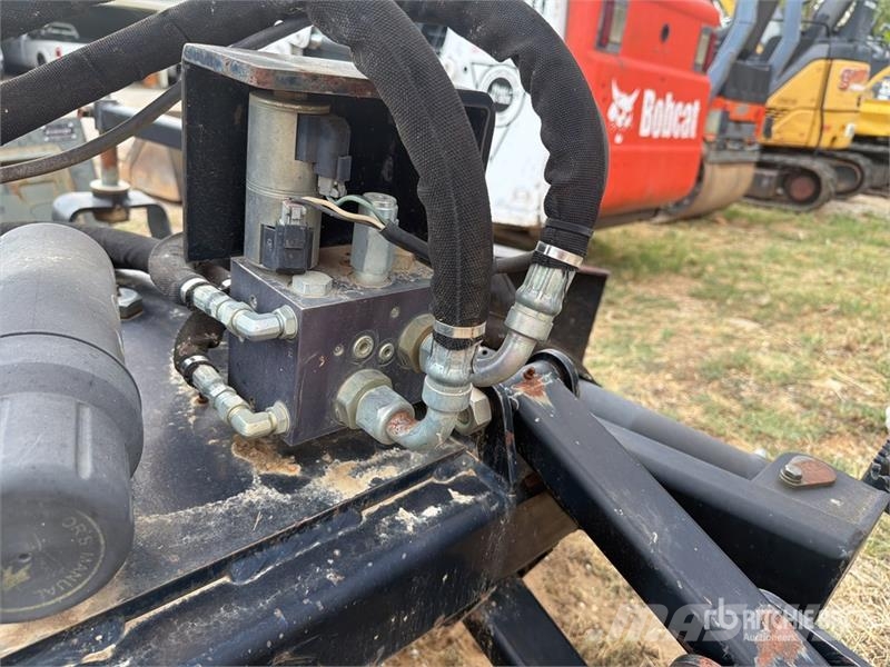 ALITE PR720FL 72 in Skid Steer Power Rake Vaalutid ja kaarutid