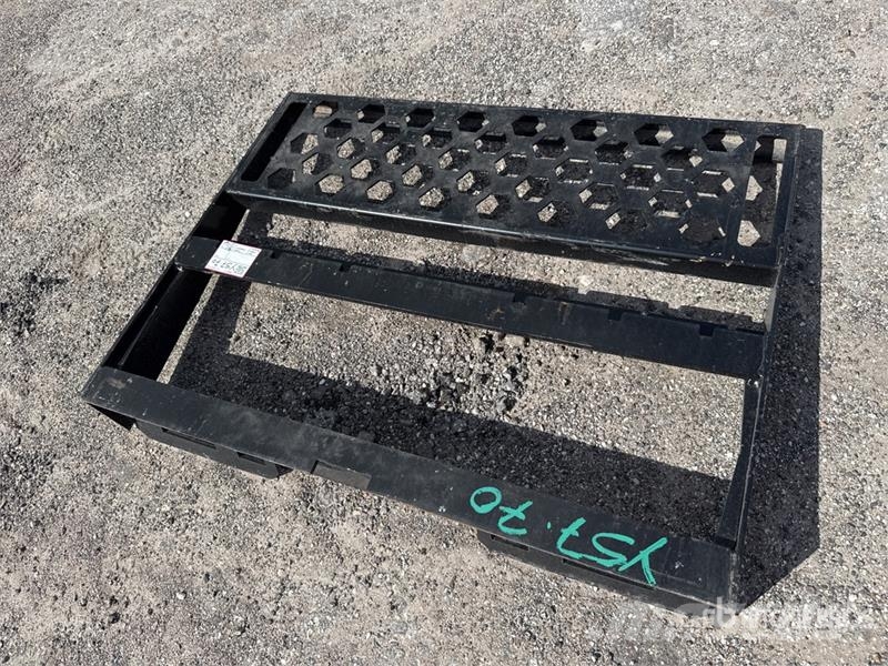 All-Star 46 in Skid Steer Fork Frame (Unused) Šakės
