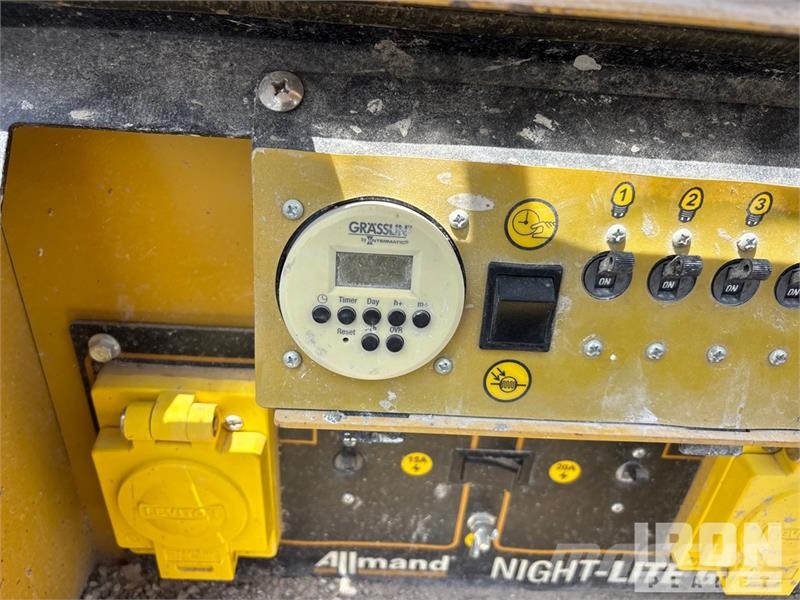 Allmand Night Lite GR Chain Light Tower Light towers
