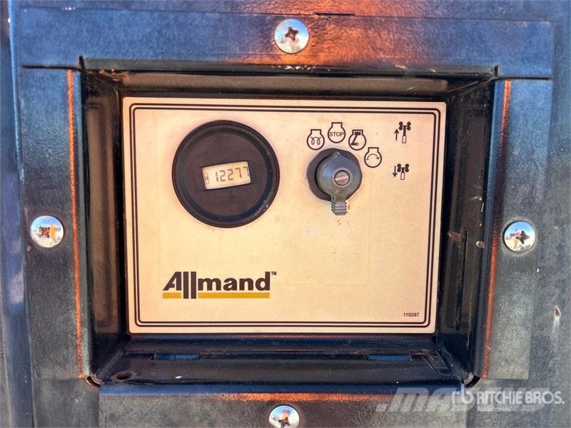 Allmand Nite-LITE V-Series Light Tower Light towers