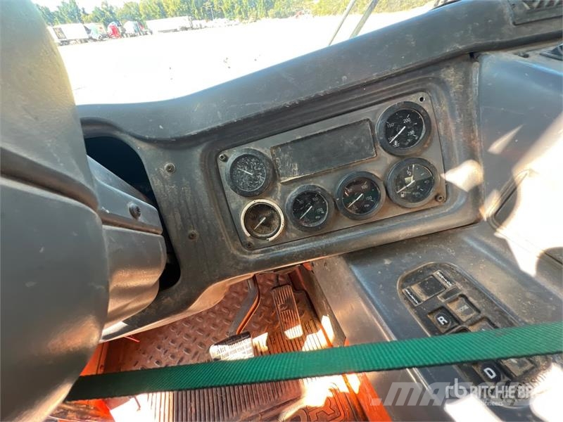 American LaFrance Condor 6x4 Concrete Pump Truck (Inoperable) Camiones hormigonera