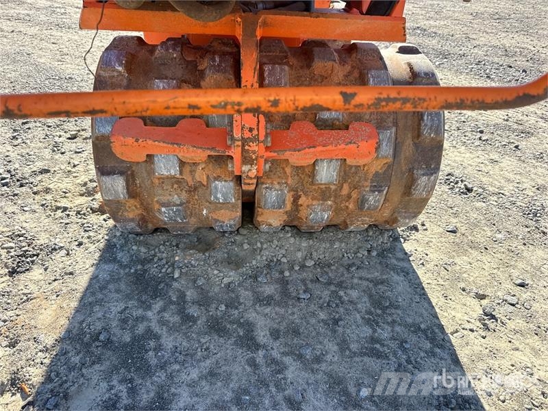 Ampac P33/24 ضاغطات التربة