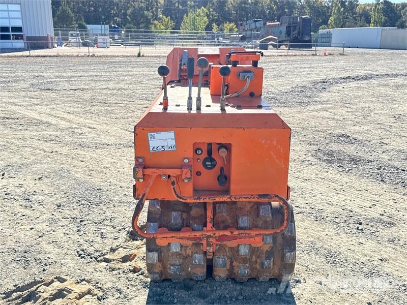 Ampac P33/24 ضاغطات التربة