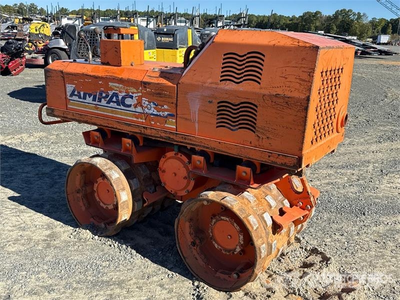 Ampac P33/24 ضاغطات التربة