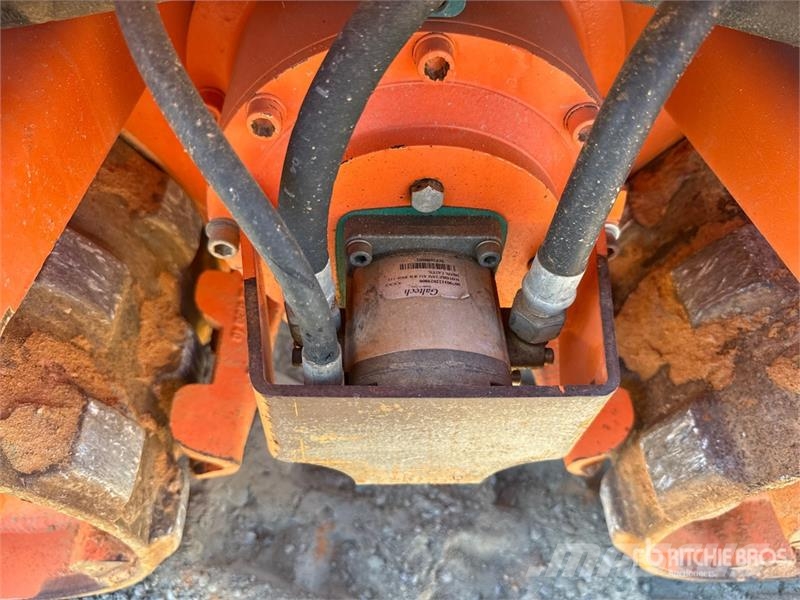 Ampac P33/24 ضاغطات التربة
