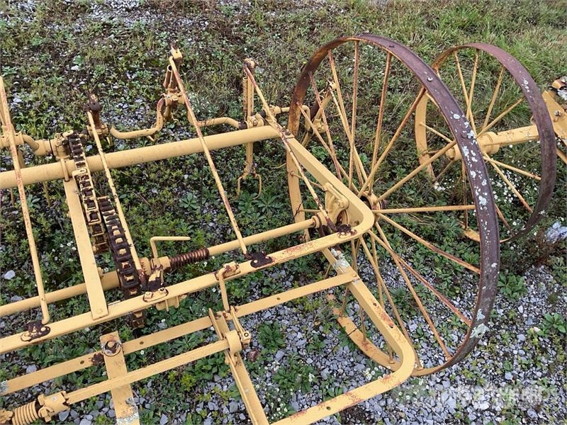 Antique Farm Equipment Rake Építőipar - Egyebek
