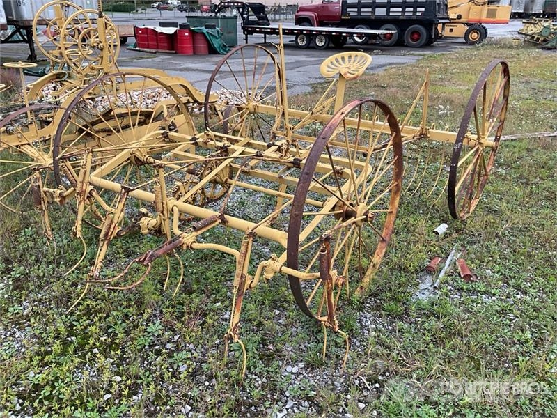 Antique Farm Equipment Rake Építőipar - Egyebek