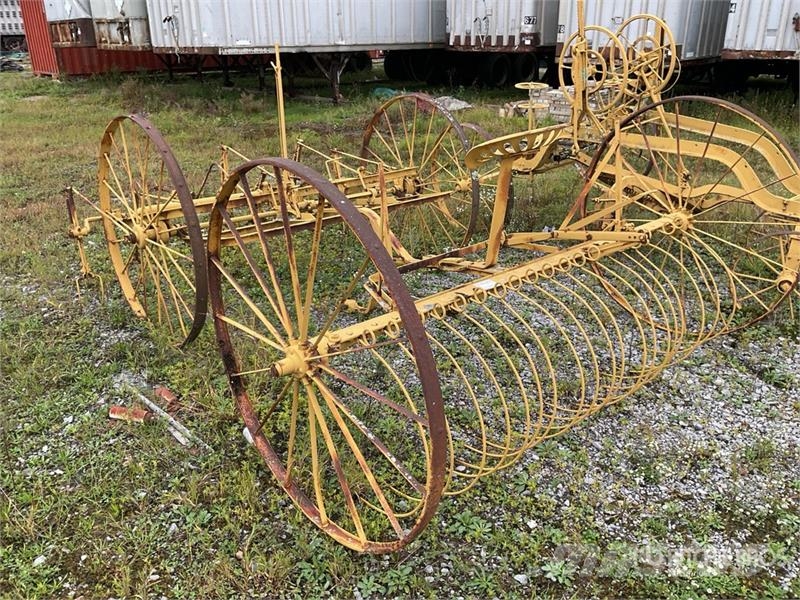 Antique Farm Equipment Rake Építőipar - Egyebek