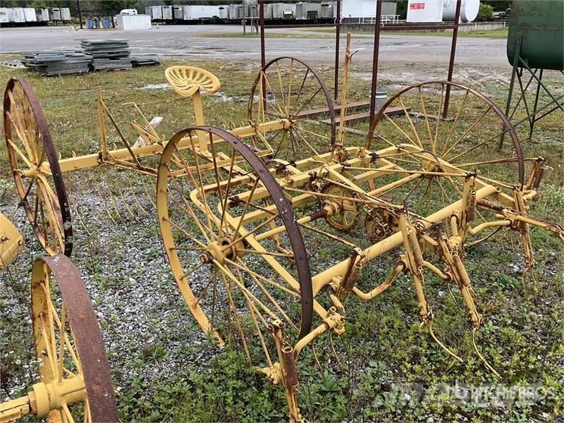 Antique Farm Equipment Rake Építőipar - Egyebek