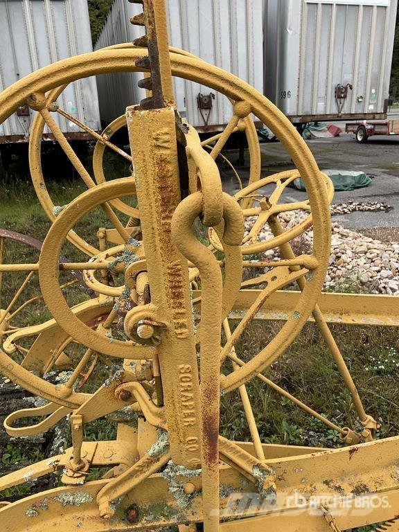 Antique Pull Behind Grader Építőipar - Egyebek