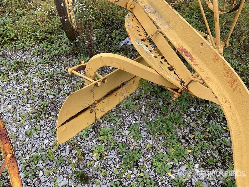 Antique Pull Behind Grader Építőipar - Egyebek