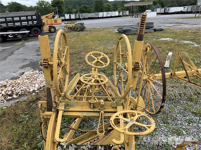 Antique Pull Behind Grader Építőipar - Egyebek