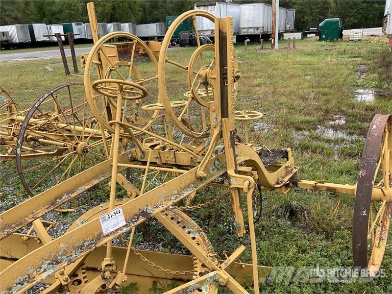 Antique Pull Behind Grader Építőipar - Egyebek