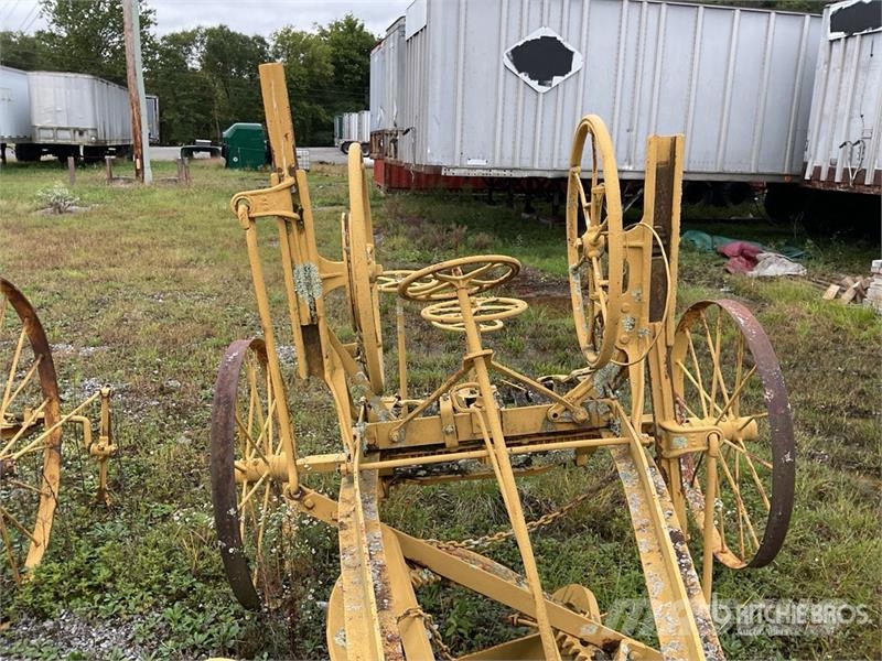Antique Pull Behind Grader Építőipar - Egyebek
