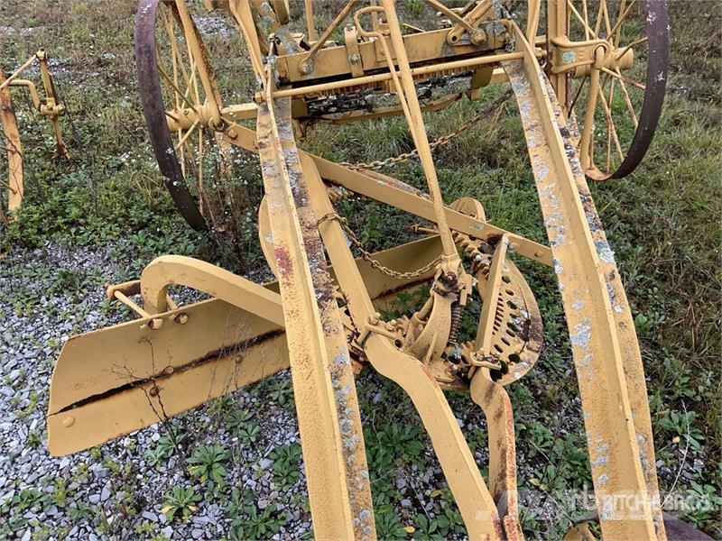 Antique Pull Behind Grader Építőipar - Egyebek