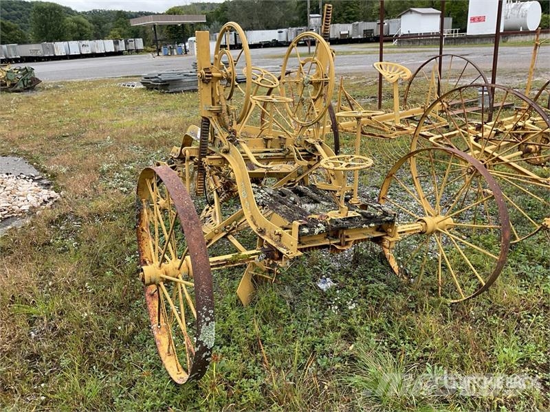 Antique Pull Behind Grader Építőipar - Egyebek