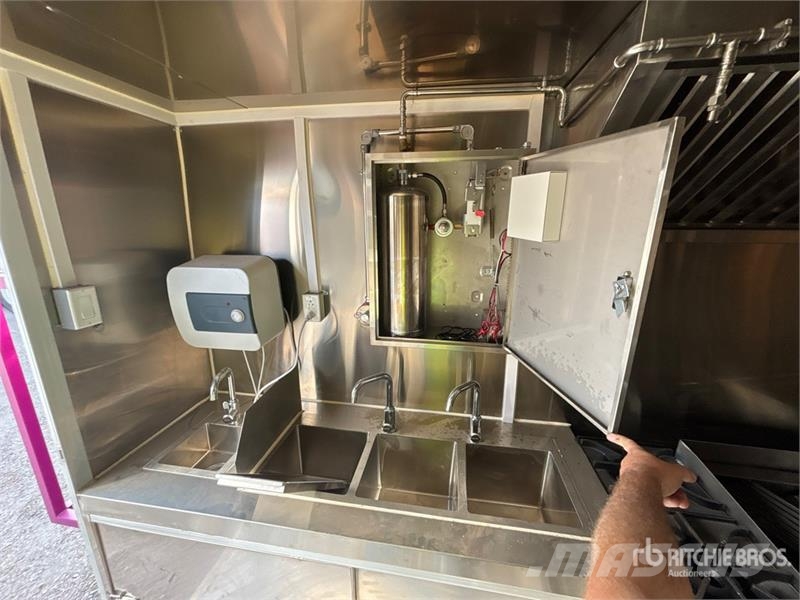  ARE -1 13 ft 2 in T/A Food Concession Trailer مقطورات أخرى