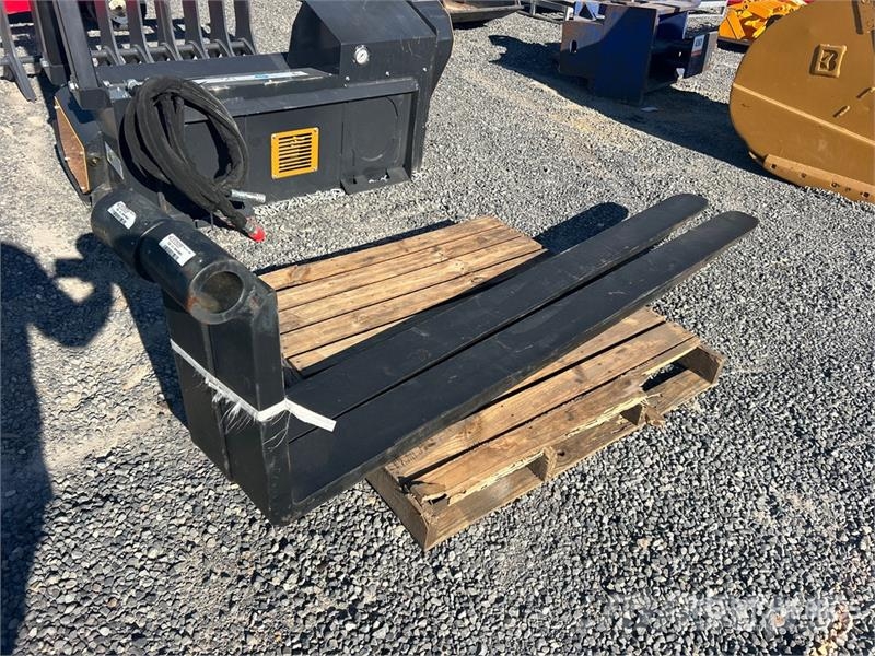 Arrow of (2) Arrow 84 in Lift Truck Forks (Unused) Вила