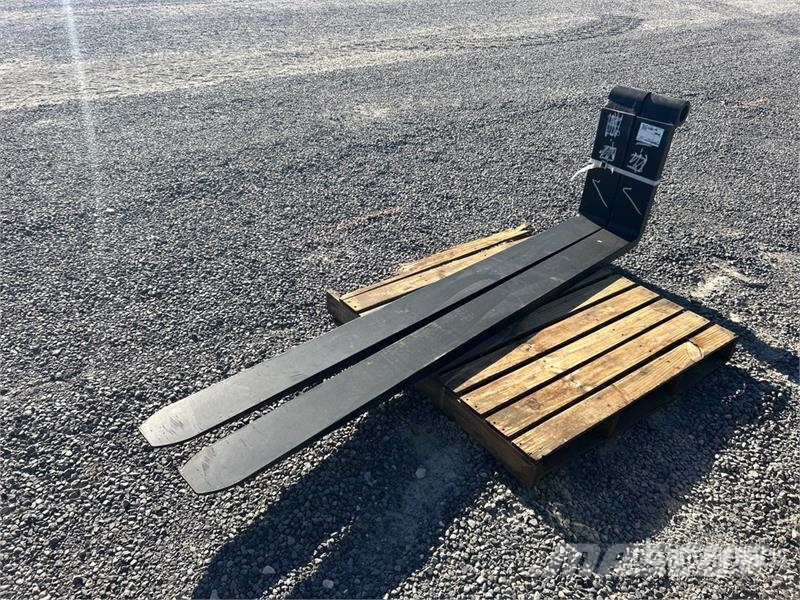 Arrow of (2) Arrow 84 in Lift Truck Forks (Unused) Вила