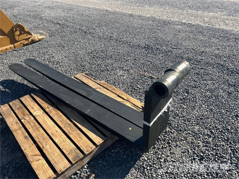 Arrow of (2) Arrow 84 in Lift Truck Forks (Unused) Вила