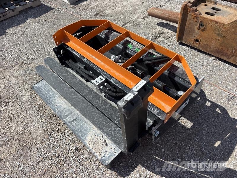Arteer HPF-48L 48 in Hydraulic Skid Steer Forks (Unused) Horquillas