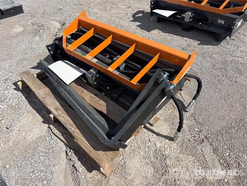Arteer HPF-48L 48 in Hydraulic Skid Steer Forks (Unused) Horquillas