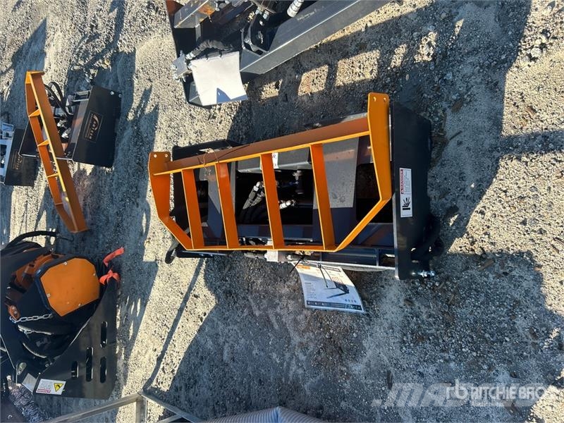 Arteer HPF-48L 48 in Hydraulic Skid Steer Forks (Unused) Horquillas