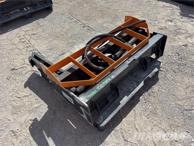 Arteer HPF-48L 48 in Hydraulic Skid Steer Forks (Unused) Horquillas