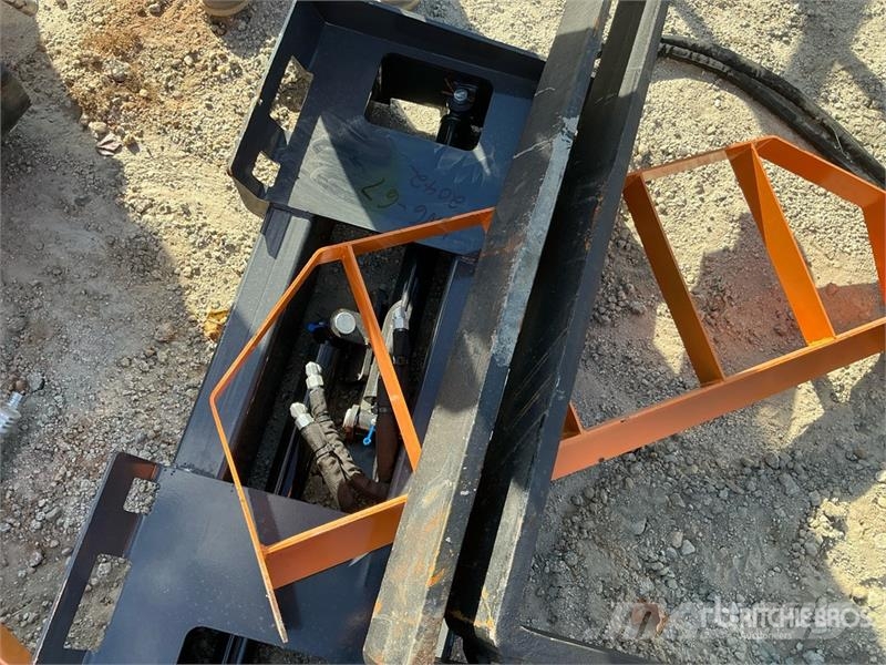 Arteer HPF-48L 48 in Hydraulic Skid Steer Forks (Unused) Fourche