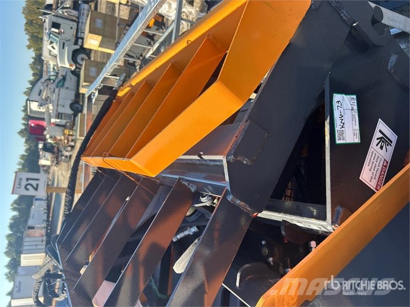 Arteer RPT-42L 60 in Rotating Hydraulic Skid Steer Forks Vilice