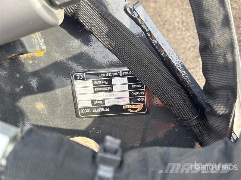 Arteer SSPR-72W 72 in Skid Steer Power Rake (Unused) Rastrilladoras y rastrilladoras giratorias