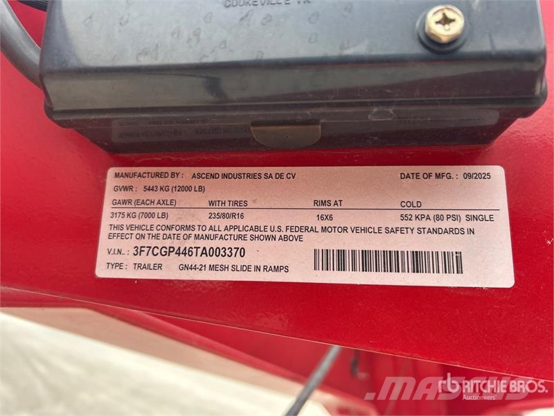 Ascend GN44-21 Tri/A Gooseneck Equipment Trailer Rimorchio per il trasporto di veicoli