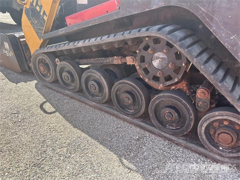 ASV RT40 Compact Track Loader Lietoti riteņu kompaktiekrāvēji