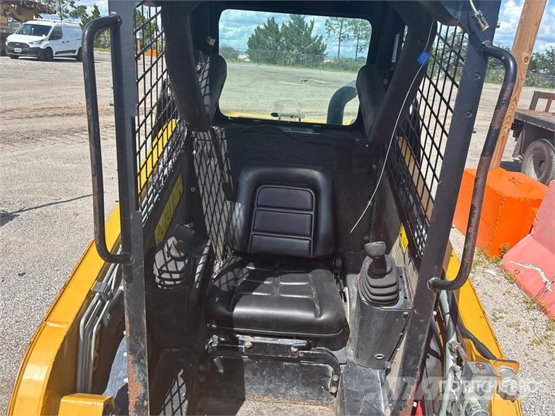 ASV RT40 Compact Track Loader Lietoti riteņu kompaktiekrāvēji