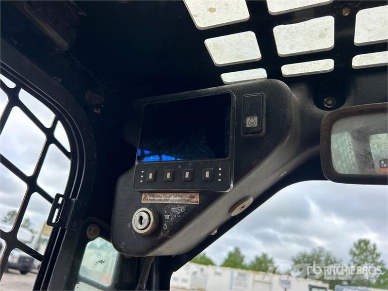 ASV RT40 Compact Track Loader لوادر انزلاقية التوجيه