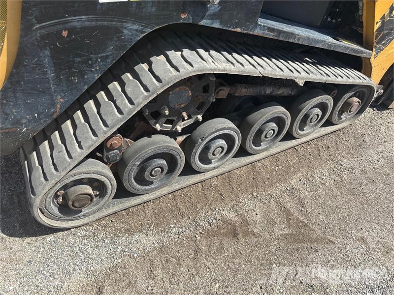 ASV RT40 Compact Track Loader Lietoti riteņu kompaktiekrāvēji
