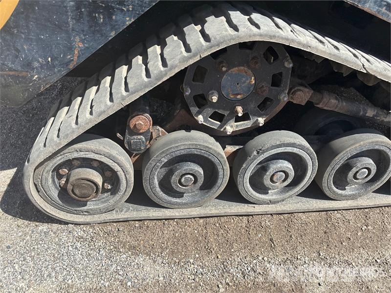 ASV RT40 Compact Track Loader Lietoti riteņu kompaktiekrāvēji