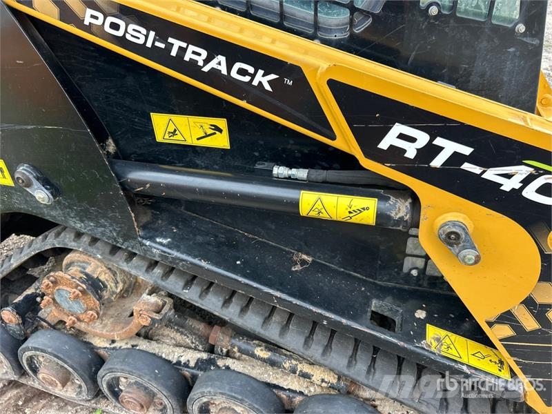 ASV RT40 Compact Track Loader لوادر انزلاقية التوجيه