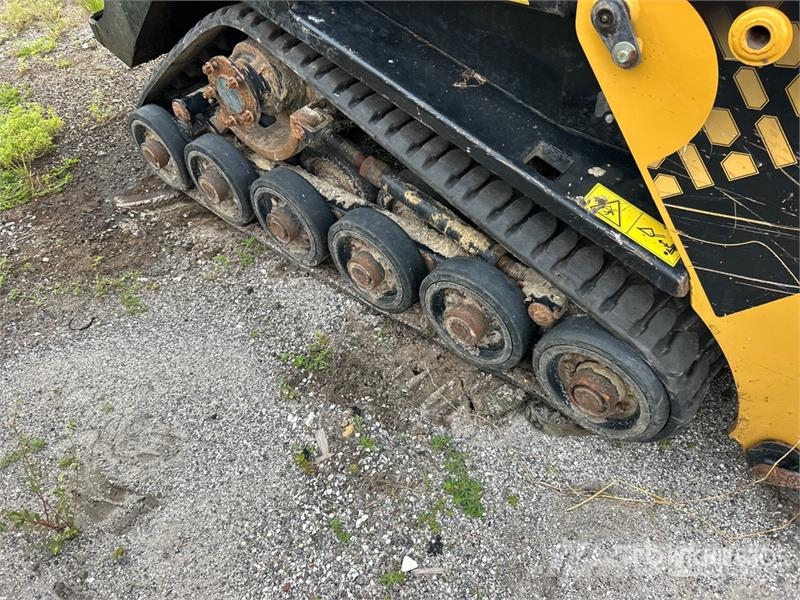 ASV RT40 Compact Track Loader لوادر انزلاقية التوجيه