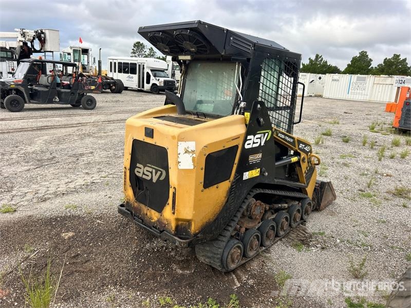 ASV RT40 Compact Track Loader لوادر انزلاقية التوجيه