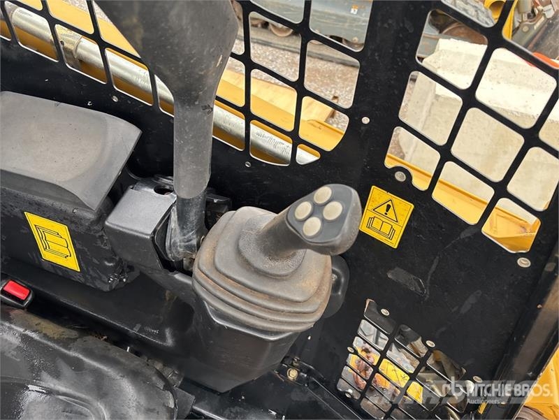 ASV RT50 Compact Track Loader لوادر انزلاقية التوجيه