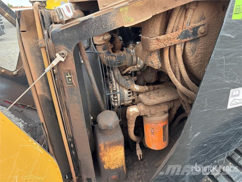 ASV RT50 Compact Track Loader لوادر انزلاقية التوجيه
