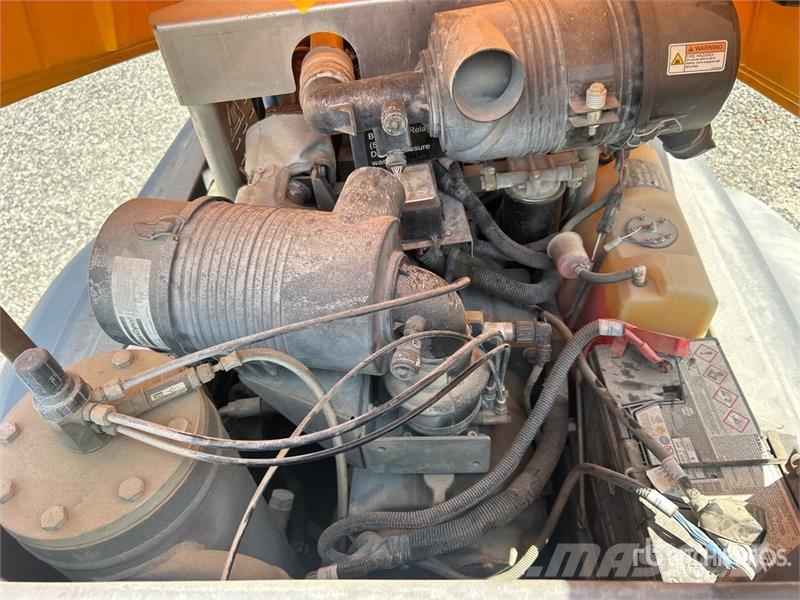 Atlas Copco 185 CFM 185 cfm Mobile Air Compressor (Inoperable) Kompresori