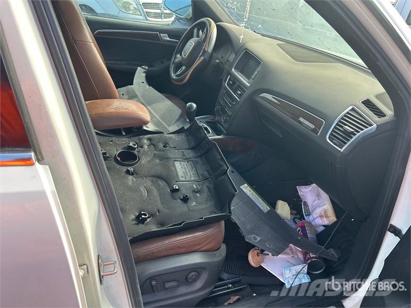 Audi Q5 2WD SUV (Inoperable) Automašīnas