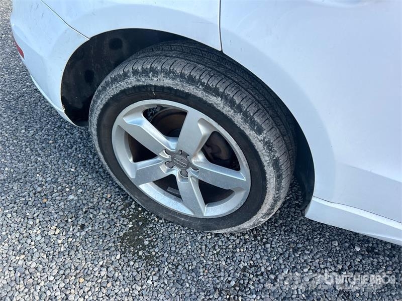 Audi Q5 2WD SUV (Inoperable) Automašīnas